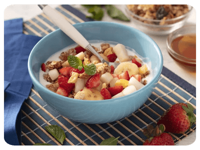 Iogurte com Frutas e Granola